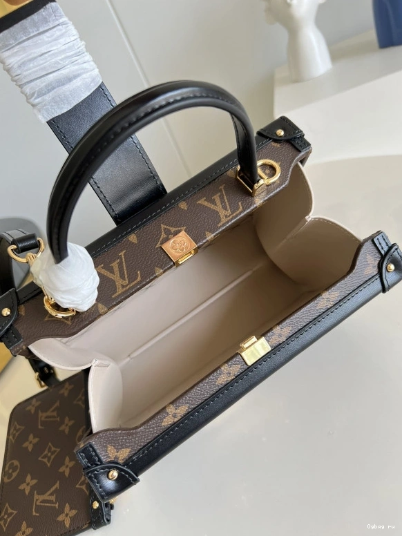 MALLE PETITE V LOUIS VUITTON 0823